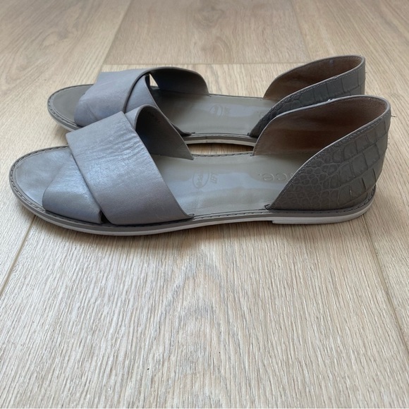 Vince Ida Sandals Womens Open-Toe Light Gray Leather Shoes Snake Embossed 8.5 - Picture 3 of 7